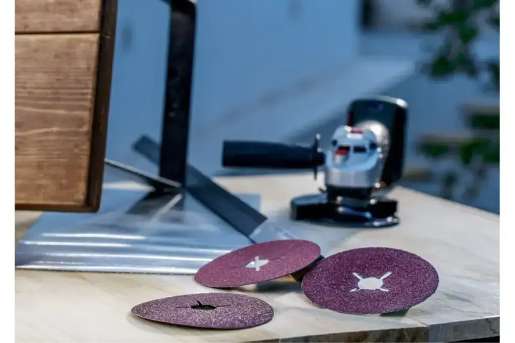 SET DE DISCOS LIJADORES DE FIBRA DE 12 PIEZAS PARA AMOLADORA ANGULAR, CORINDÓND = 125 MM; G = 36 - 100, 12 UNIDADES