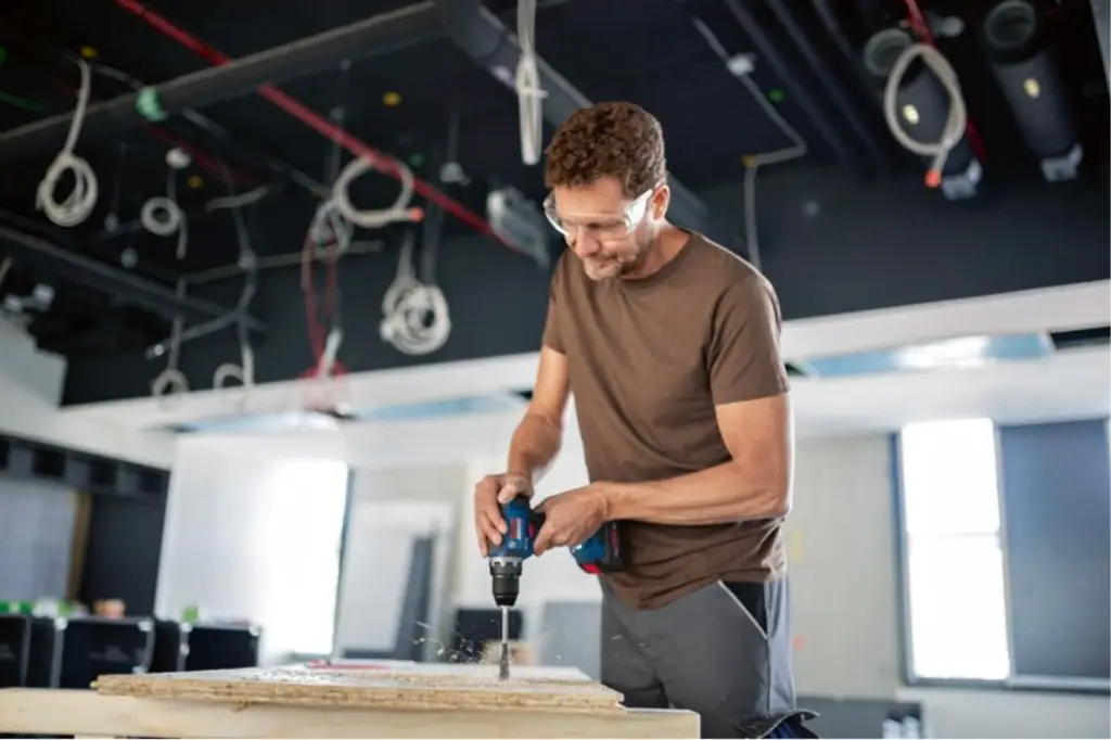 ATORNILLADOR A BATERÍA GSR 18V-55