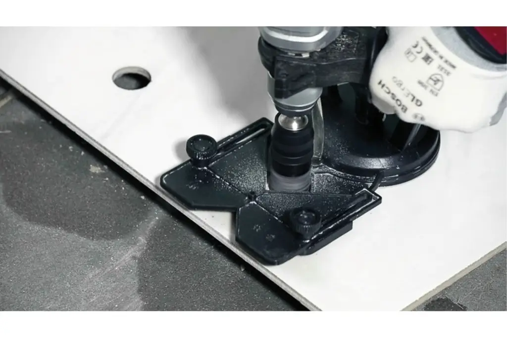 SISTEMA DE GUÍA DE CENTRADO CON ARRANQUE AUTOMÁTICO PARA SIERRAS DE CORONA DE DIAMANTE. PARA TALADROS/ATORNILLADORES