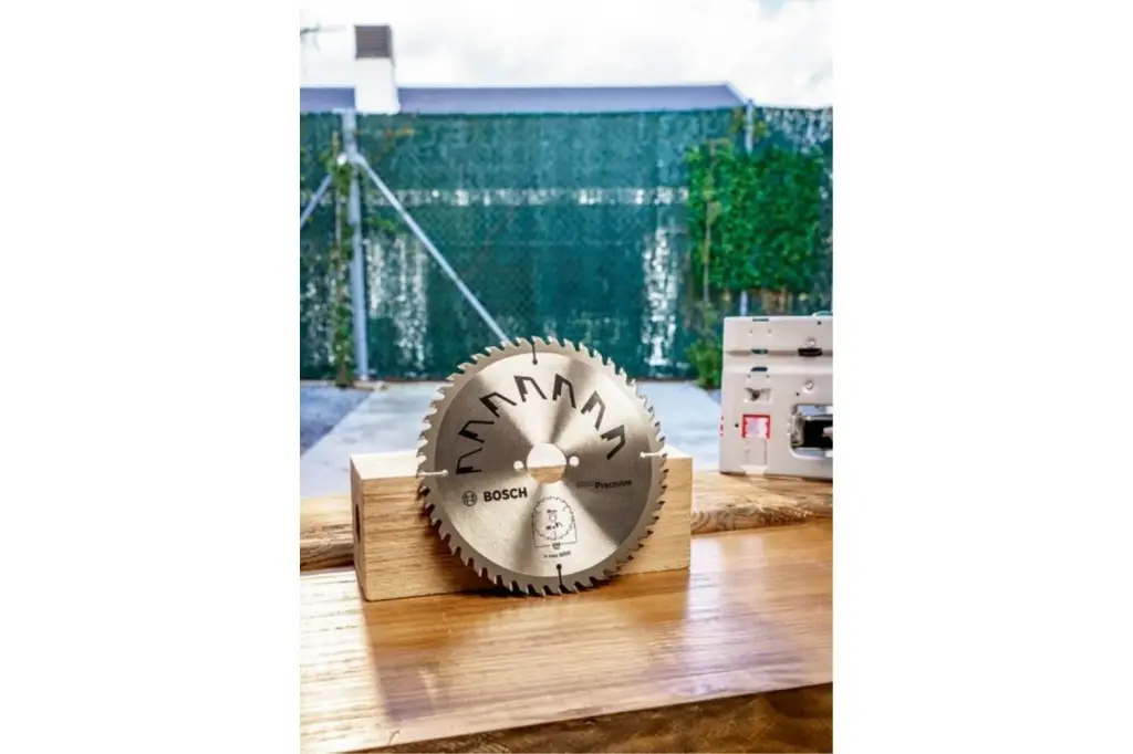 HOJA DE SIERRA CIRCULAR PRECISIOND = 250 MM; TALADRO= 30 MM; T = 24