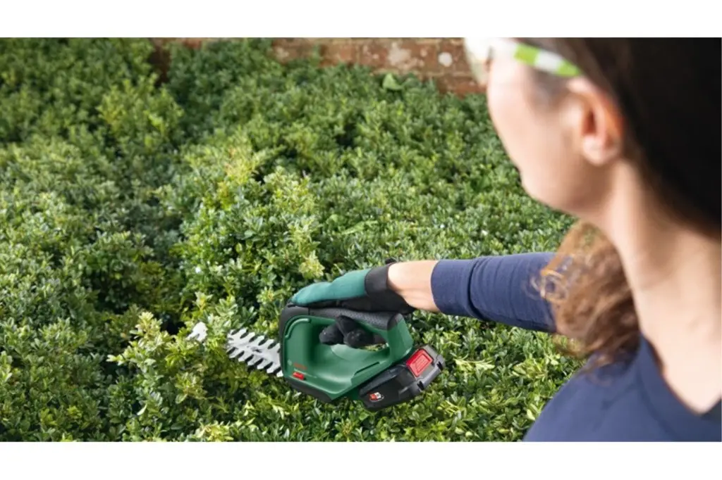 TIJERAS CORTACÉSPED Y ARBUSTOS A BATERÍA ADVANCEDSHEAR 18V-10