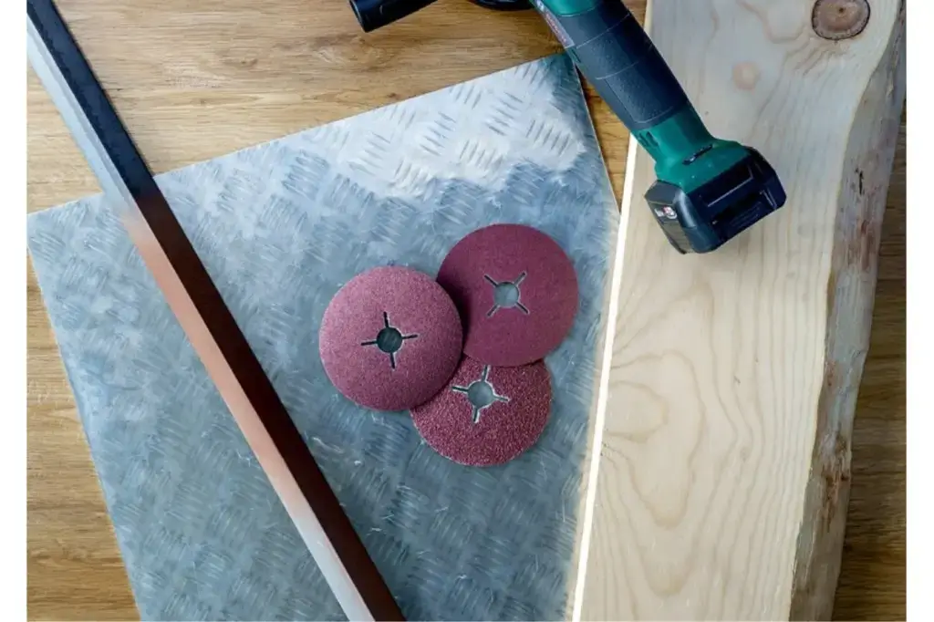 SET DE DISCOS LIJADORES DE FIBRA DE 12 PIEZAS PARA AMOLADORA ANGULAR, CORINDÓND = 125 MM; G = 36 - 100, 12 UNIDADES