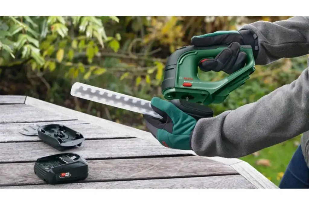 TIJERAS CORTACÉSPED Y ARBUSTOS A BATERÍA ADVANCEDSHEAR 18V-10