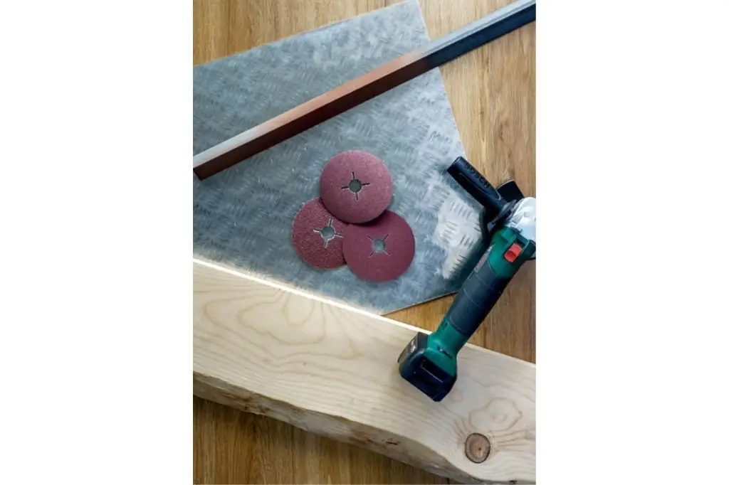 SET DE DISCOS LIJADORES DE FIBRA DE 12 PIEZAS PARA AMOLADORA ANGULAR, CORINDÓND = 125 MM; G = 36 - 100, 12 UNIDADES