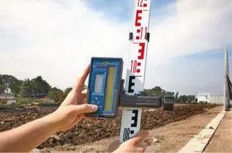 BOSCH PROFESSIONAL RECEPTOR DE LÁSER ROTATIVO LR 45 (LÁSER ROJO Y VERDE, SOPORTE RB 45, 2 PILAS AA, ALCANCE: HASTA UN RADIO DE 300 M).